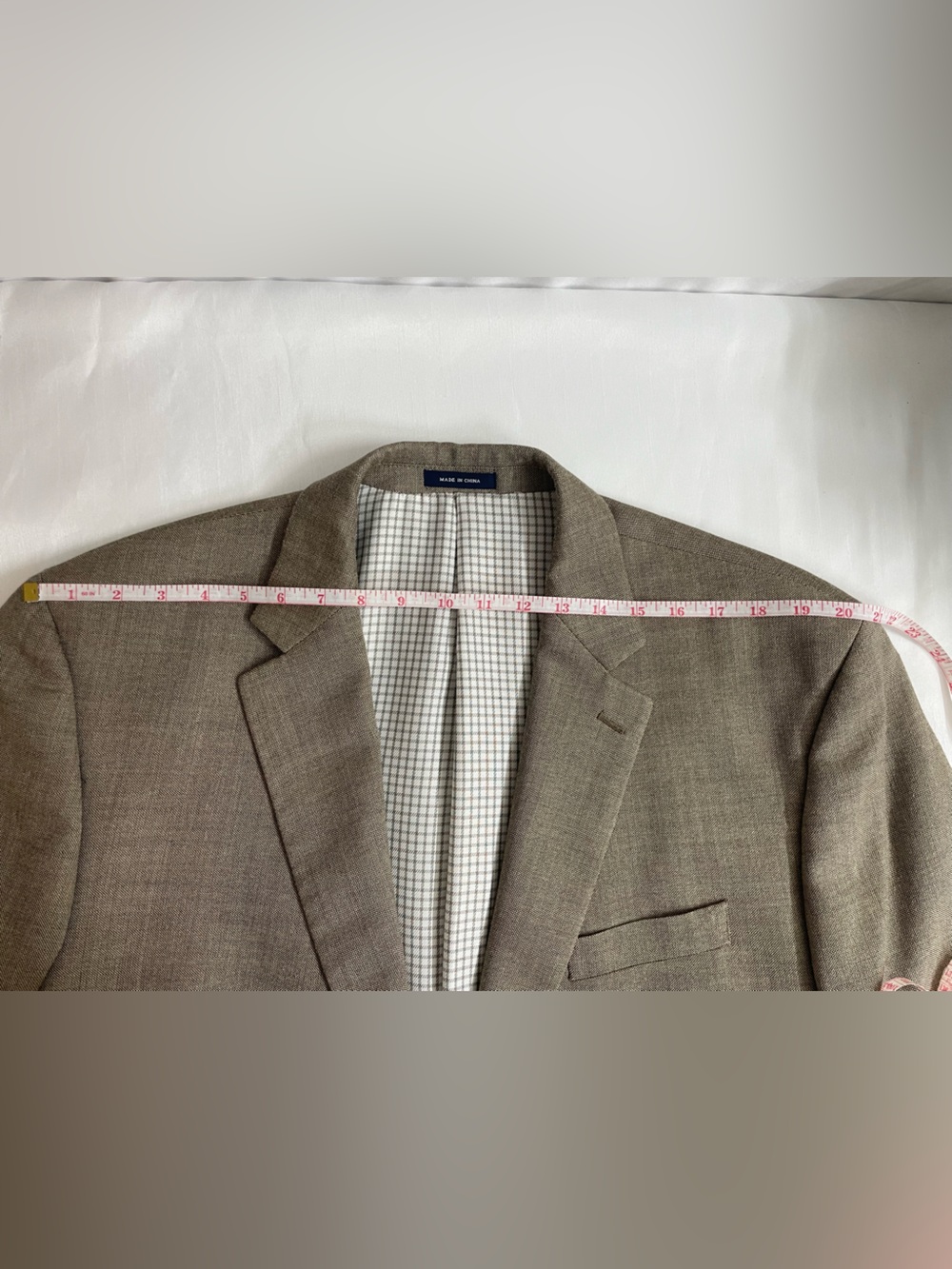 Ralph Lauren Men's Two-Button Sport Blazer made expressly for Dillard's Size 48R - Picture 6 of 16